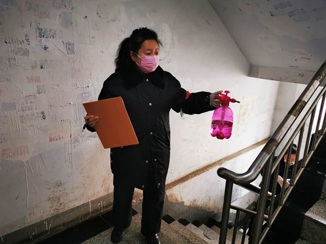 黨建引領(lǐng)，讓黨旗在城市抗“疫”一線高高飄揚(yáng)